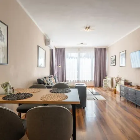 1bd Absolute Center Luxury Апартаменты